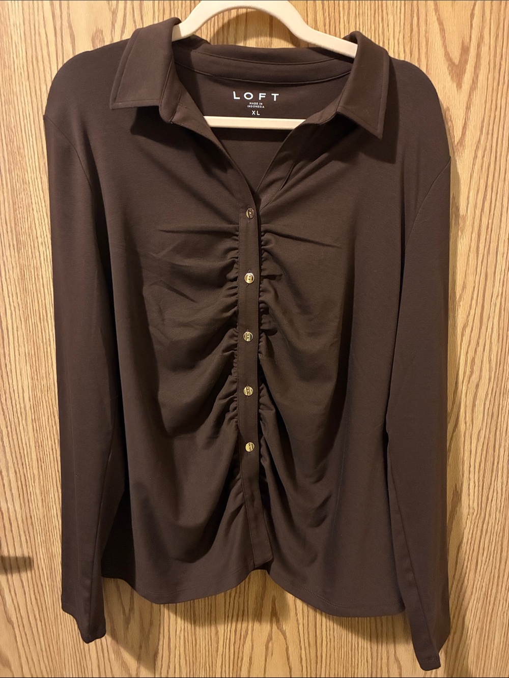 LOFT Women's Dark Brown Ruched Button-Front Collared Top